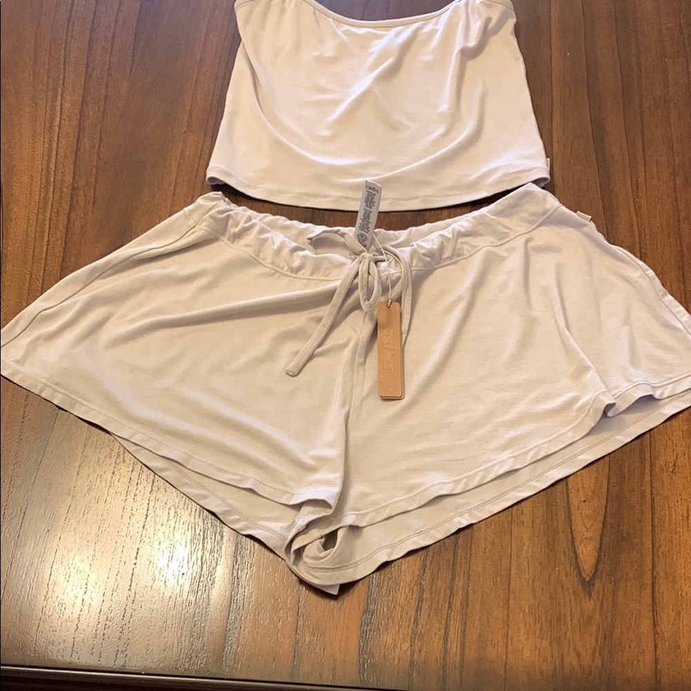 SKIMS Sleep Cropped Cami + Sleep Pajama Shorts in Stone Size Small - Picture 2 of 10